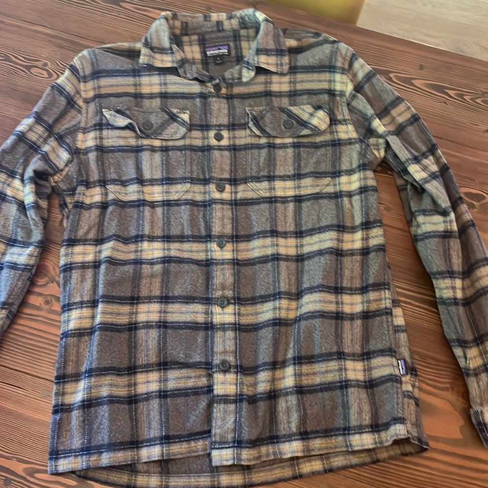 Patagonia means small heavy duty flannel